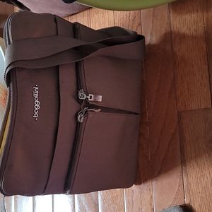 Baggallini cross body bag in mushroom color.